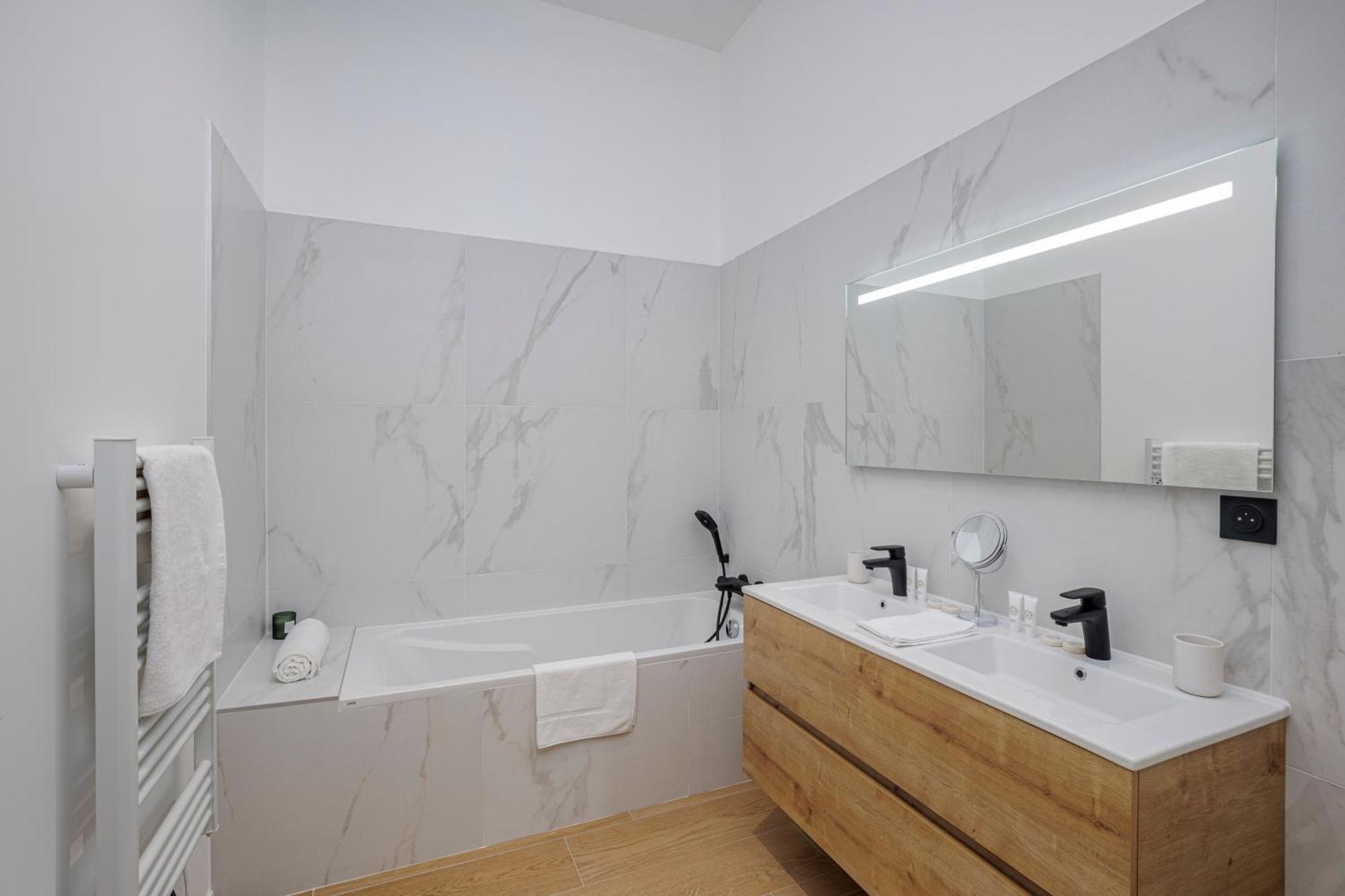 1 - Grand Appartement Spacieux Dans Un Chateau Du 17Eme Siecle, A 15Min De Lyon Vourles Extérieur photo
